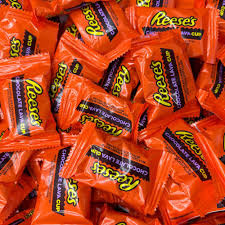 Reese’s Chocolate Lava Cups, 2 lb Bulk Pack, Individually Wrapped Peanut Butter Cups for Sharing, Parties, Office & Classroom Treats